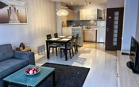 Cozy Top Center Apartment